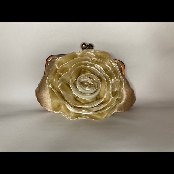 Champagne silk flower purse - Picture 2 of 6